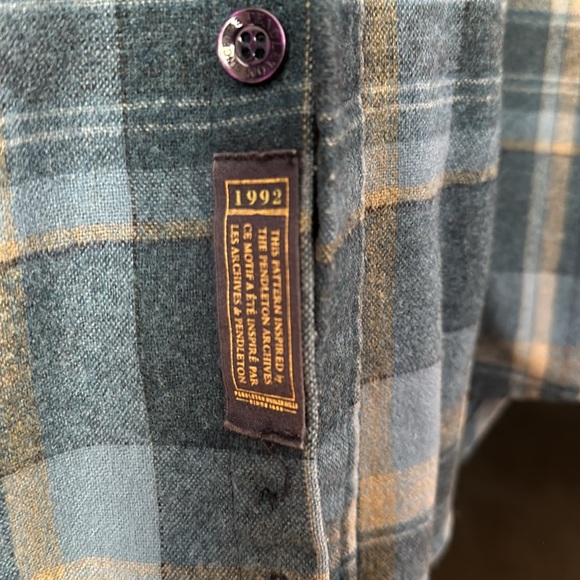 Pristine Pendleton Plaid Wool The Field Shirt Sz S
Pit to pit is 22 - Picture 4 of 4